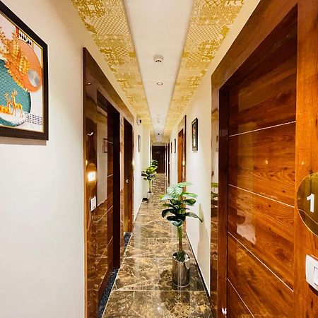 Hotel Avenue Sky Ахмедабад Екстер'єр фото