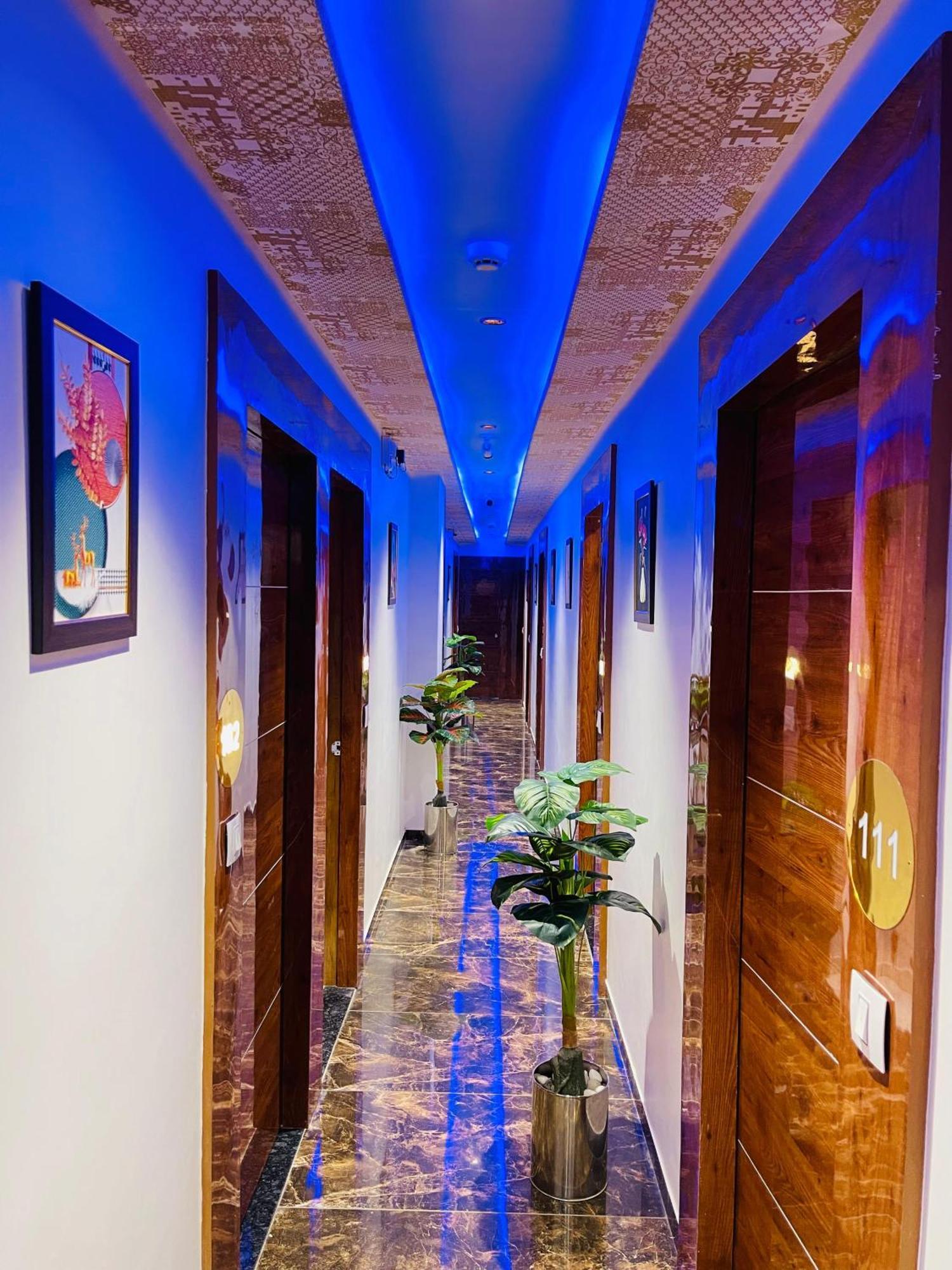Hotel Avenue Sky Ахмедабад Екстер'єр фото